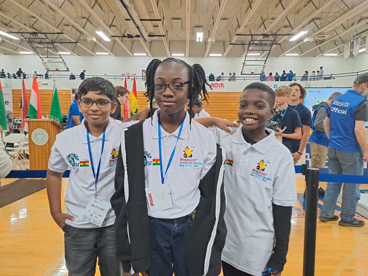Mikrobot Academy students and mentors at work